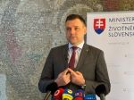 Krátky vyzýva Tarabu, aby zverejnil podklady k posudzovaniu vplyvov baterkárne