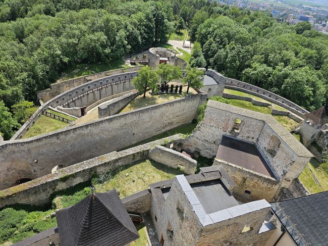 Na Trenčianskom hrade sa začala obnova parkánového múru, vstup na hrad obmedzili