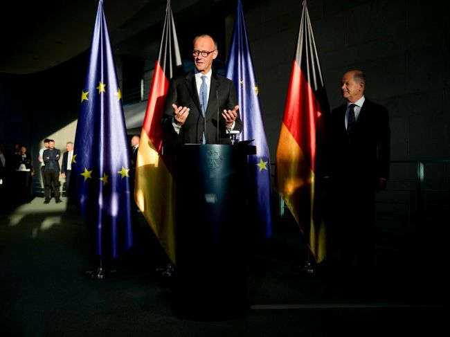 Šéfka Európskej komisie, Macron a Zelenskyj gratulovali Merzovi k zvoleniu