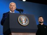 Biden tvrdí, že Trump sa snaží uzmieriť si šéfa Kremľa tlakom na Ukrajinu