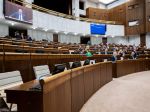 Poslanci NR SR budú v tomto roku zarábať takmer 6900 eur