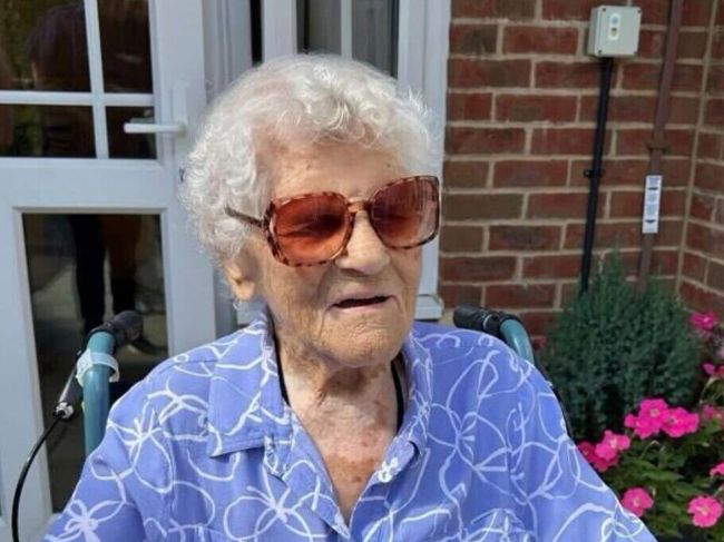 Najstaršou osobou na svete je 115-ročná Britka Ethel Caterhamová