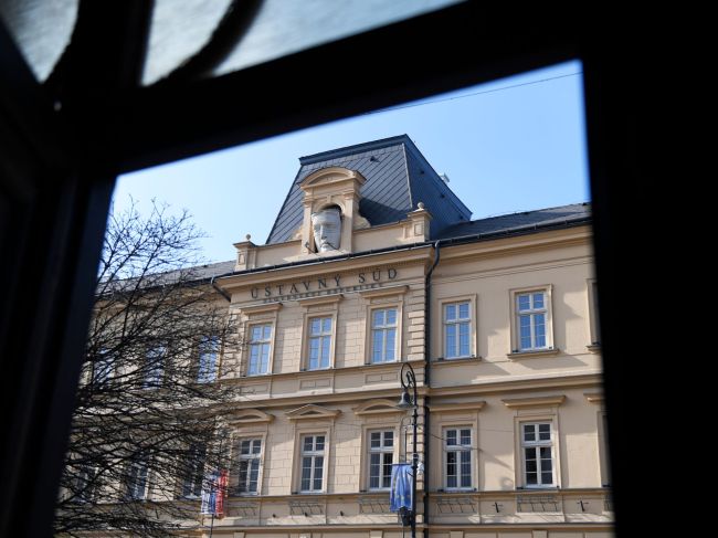 Opozičné strany kritizujú prístup koalície k ÚS, rok a pol mu chýba sudca