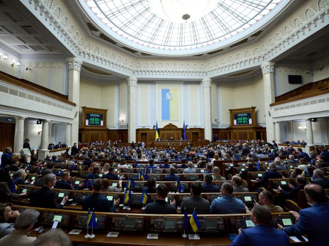 Ukrajinský parlament ratifikoval dohodu o nerastných surovinách s USA