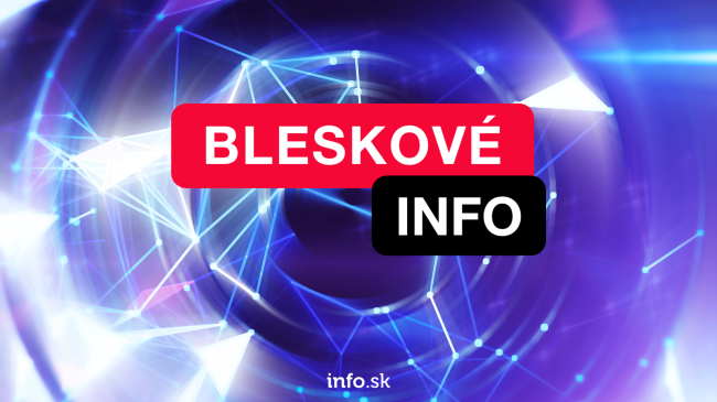 Z komína stúpa biely dym, kardináli zvolili nového pápeža