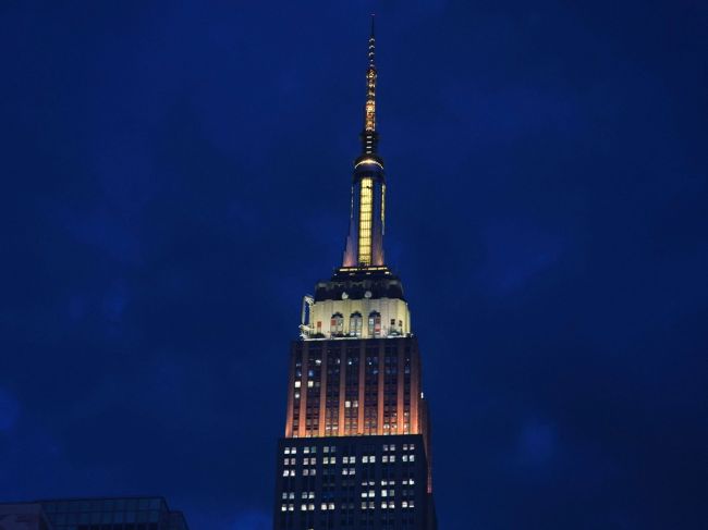 Ikonickú budovu Empire State Building vysvietili na počesť nového pápeža