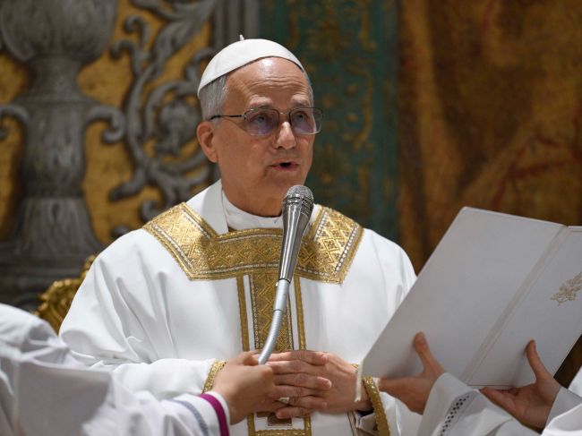 Pápež Lev XIV. odslúžil ďakovnú omšu v Sixtínskej kaplnke, skončila sa potleskom