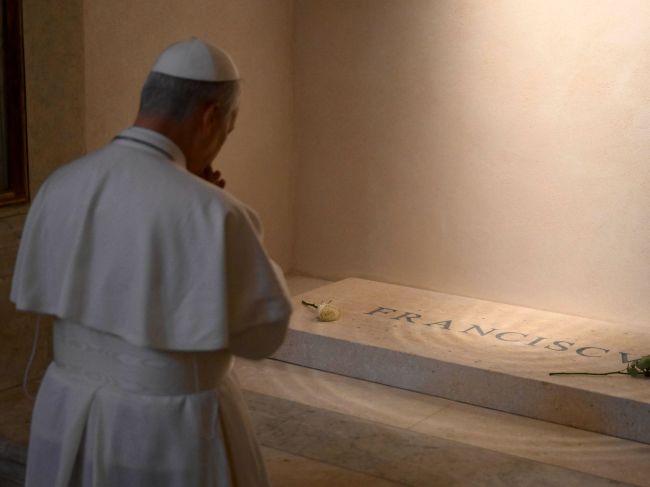 Pápež Lev XIV. navštívil hrobku svojho predchodcu Františka