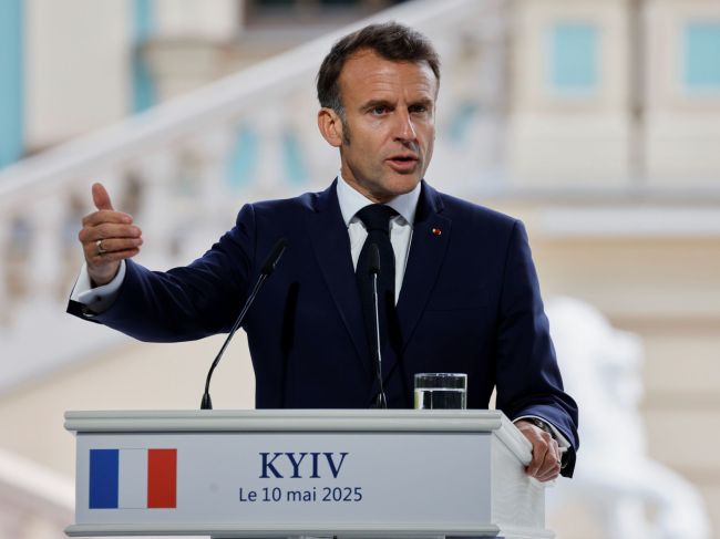 Macron: Putinov návrh na priame rokovania s Kyjevom je prvý krok, ale nestačí