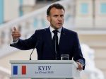 Macron: Putinov návrh na priame rokovania s Kyjevom je prvý krok, ale nestačí