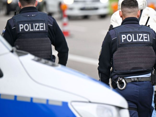 Na ulici v Berlíne našli mŕtveho novorodenca, polícia pátra po matke