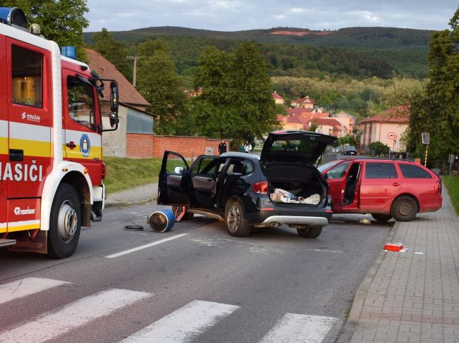 Vodič pod vplyvom drog a alkoholu spôsobil čelnú zrážku
