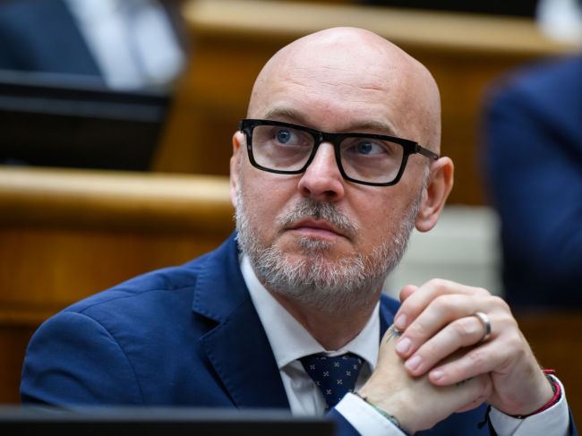 SaS: Zákazka na čiapky pre policajtov a hasičov je predražená