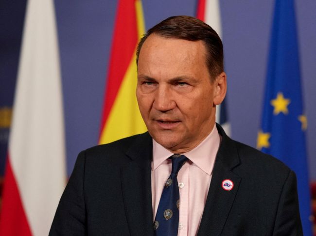 Sikorski: USA majú romániky s inými časťami sveta, ale s Európou sú v manželstve