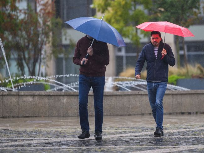 Výrazné ochladenie a zrážky. Toto nás čaká v najbližších hodinách