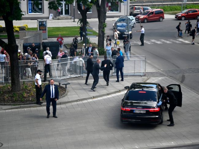 Ministri sa zhodujú, že atentát nebol len útokom na človeka, ale i na spoločnosť