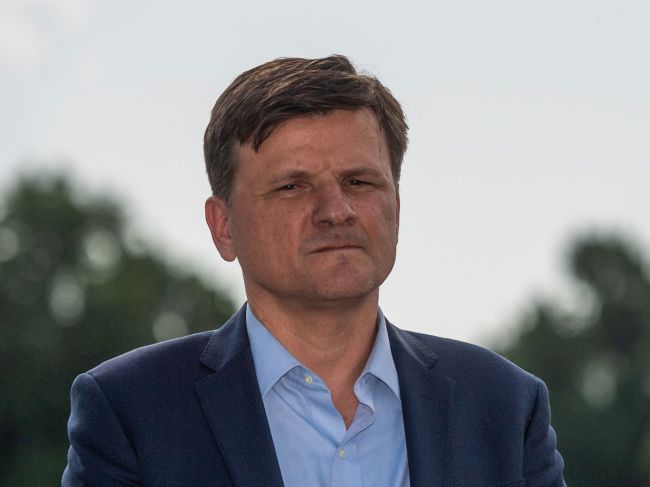 Nitriansky samosprávny kraj chce zameniť pozemky na školách za súkromný penzión, SaS to kritizuje