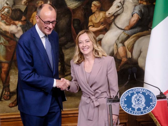 Merz a Meloniová: Hovoriť o vojakoch na Ukrajine je priskoro
