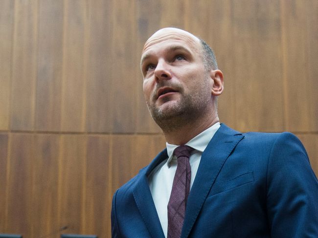 Grendel: Vláda sa tvári, že konsoliduje, ale rieši len seba