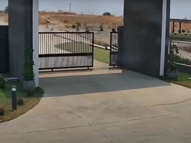 Video: Zem sa doslova roztrhla napoly