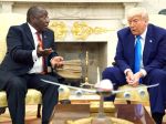 Trump na stretnutí s Ramaphosom povedal, že v JAR dochádza ku genocíde belochov