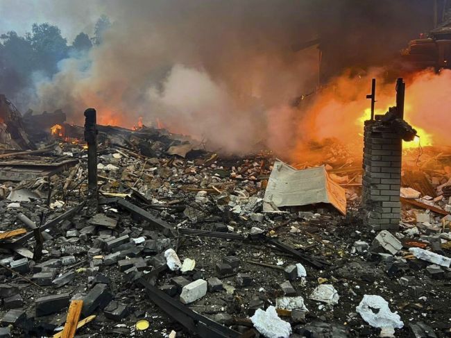 Nočné ruské údery na Ukrajinu majú už 12 obetí