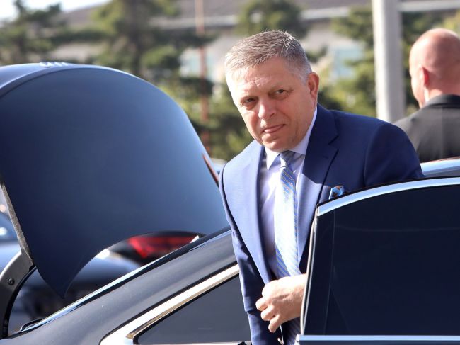 Fico odcestoval do zahraničia, navštívi túto krajinu