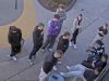 Polícia pre bitku v obchodnom dome pátra po totožnosti ôsmich osôb