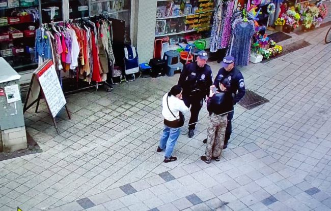 Polícia varuje pred falošnými pracovníčkami charity
