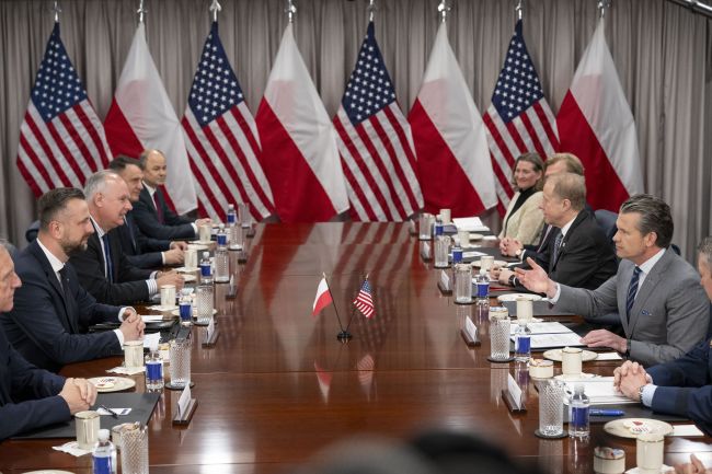 Hegseth prijal Kosiniaka-Kamysza, Poľsko označil za vzorového spojenca