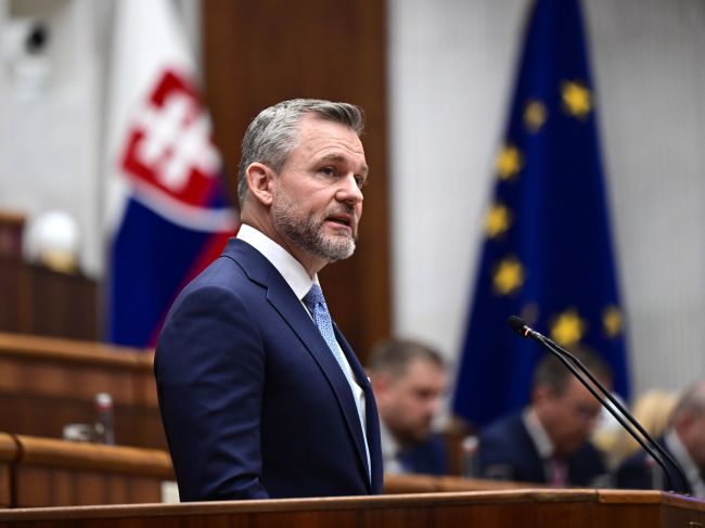 Prezident vyzval vládu, aby sa nevzďaľovala od partnerov v EÚ a NATO