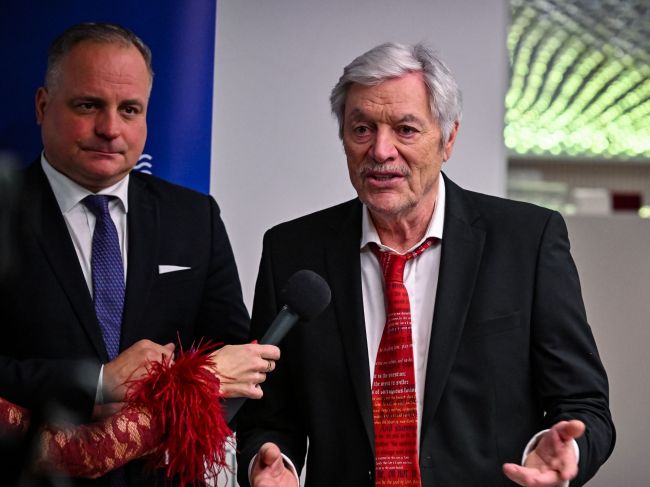 Droba navrhol Kukurovi odchod z postu riaditeľa Divadla Aréna