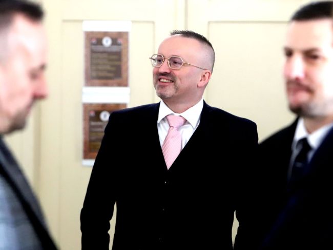 ŠTS: Prokurátor navrhol uložiť exšéfovi SIS trest šesť až sedem rokov väzenia