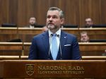 Politológ: Na prezidentovi vidno snahu dištancovať sa od excesov koalície