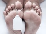 Pohrebníci odhalili najhroznejšie veci, aké videli pri práci s mŕtvymi