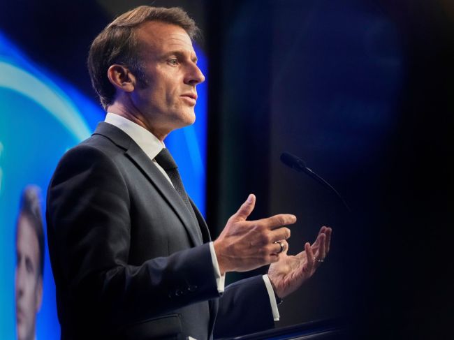 Macron vyzval Čínu, aby zabránila KĽDR v nasadení jej vojakov na Ukrajine