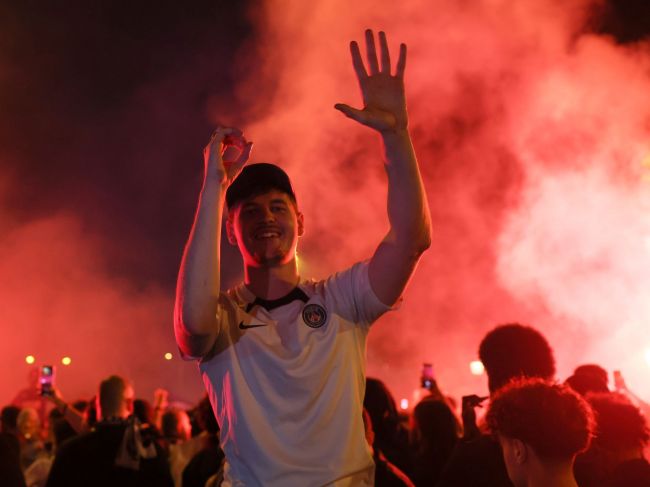 Oslavy víťazstva PSG mali tragickú dohru: Hlásia viaceré obete, policajt je v umelom spánku