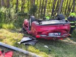 Vážna nehoda na diaľnici D2: Auto skončilo prevrátené na streche