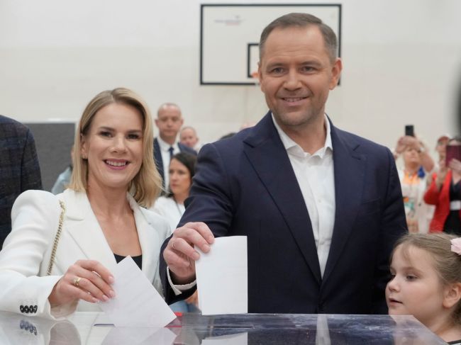 Volebná komisia v Poľsku oficiálne potvrdila víťazstvo Karola Nawrockého