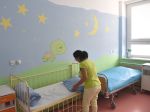 Deti by mohli mať zákonné právo na prítomnosť rodiča počas hospitalizácie