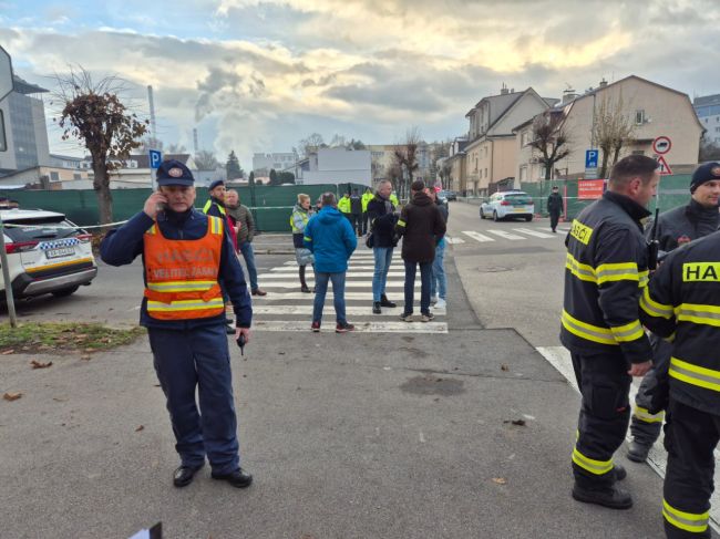 Pracovn&iacute;ci SPP - distrib&uacute;cia v ter&eacute;ne: Do&scaron;lo v Žiline k &uacute;niku plynu?