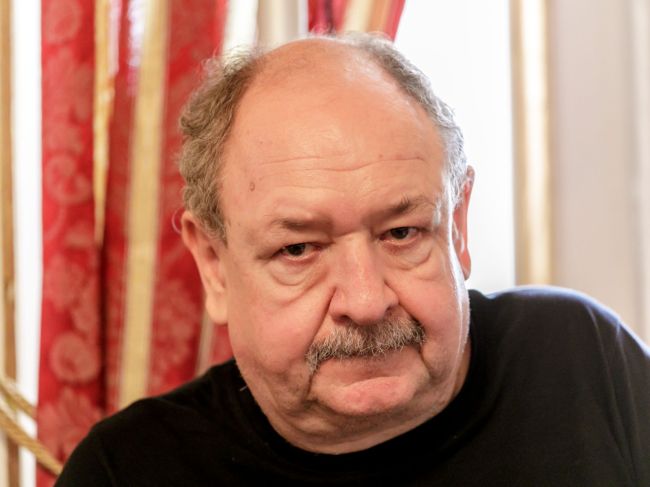 Sedemdesiatnik Daniel Hevier: Literat&uacute;ra z n&aacute;s rob&iacute; ľud&iacute; a bude tu k&yacute;m budeme ľuďmi