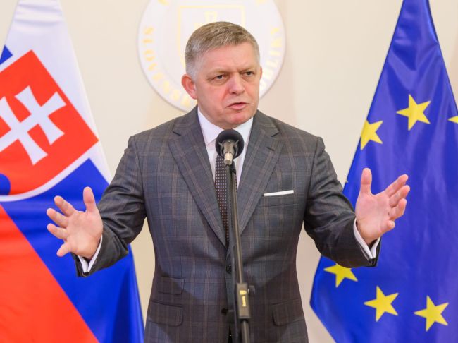 Premi&eacute;r kritizuje veto prezidenta k &Uacute;OO, vyz&yacute;va koal&iacute;ciu na jeho prelomenie