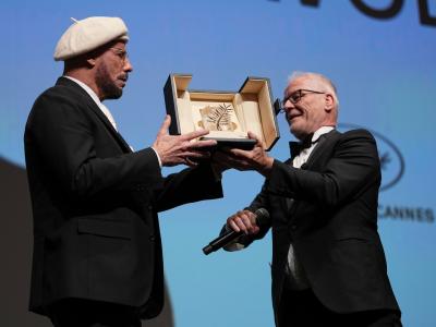Dojatý Travolta si v Cannes prevzal Zlatú palmu: Je to pre mňa viac než Oscar, vyhlásil